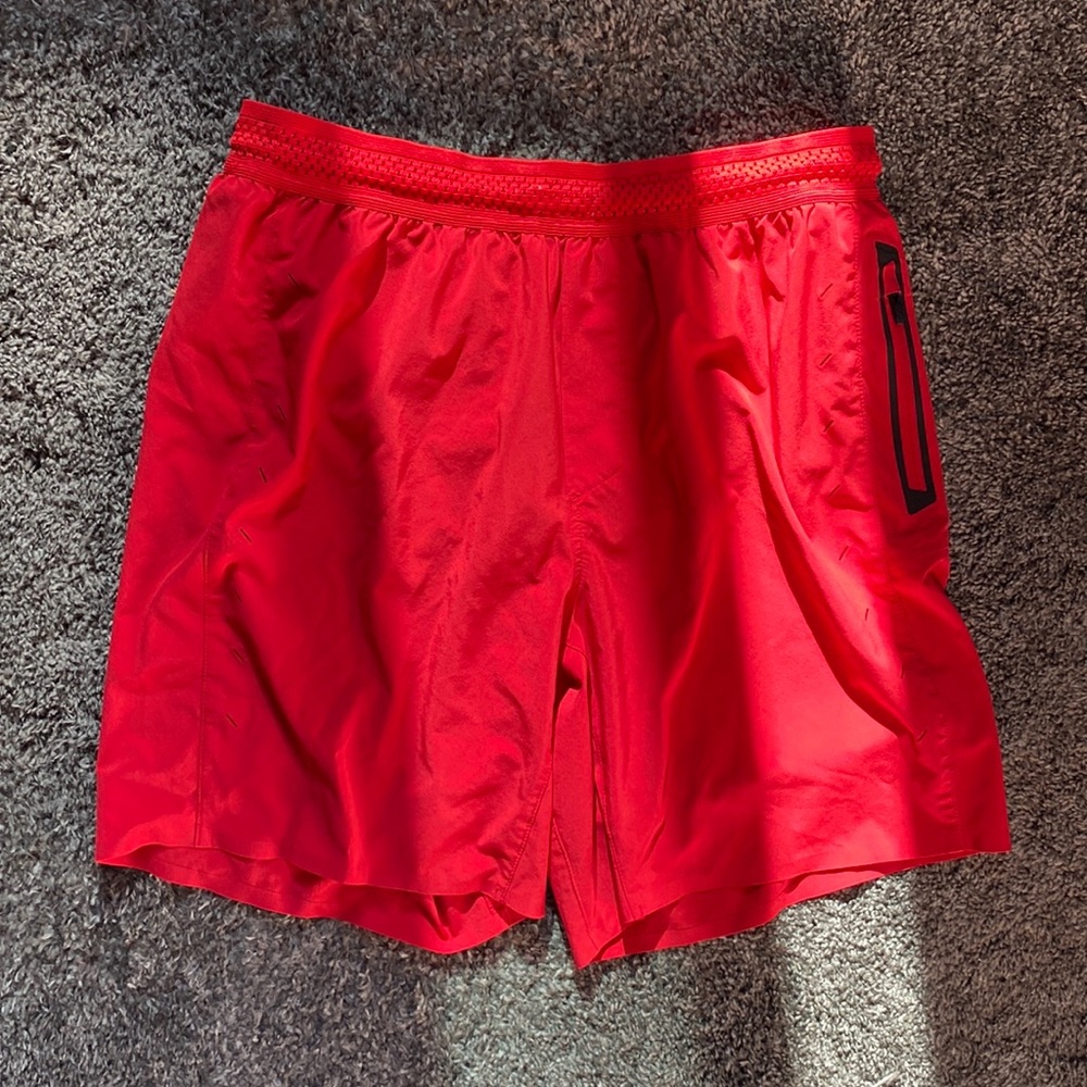 Ten thousand brand ! Session shorts brick red